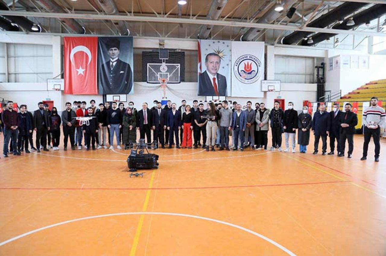 GENÇLER, İNSANSIZ HAVA ARACI TEKNOLOJİSİNİ ÖĞRENİYOR