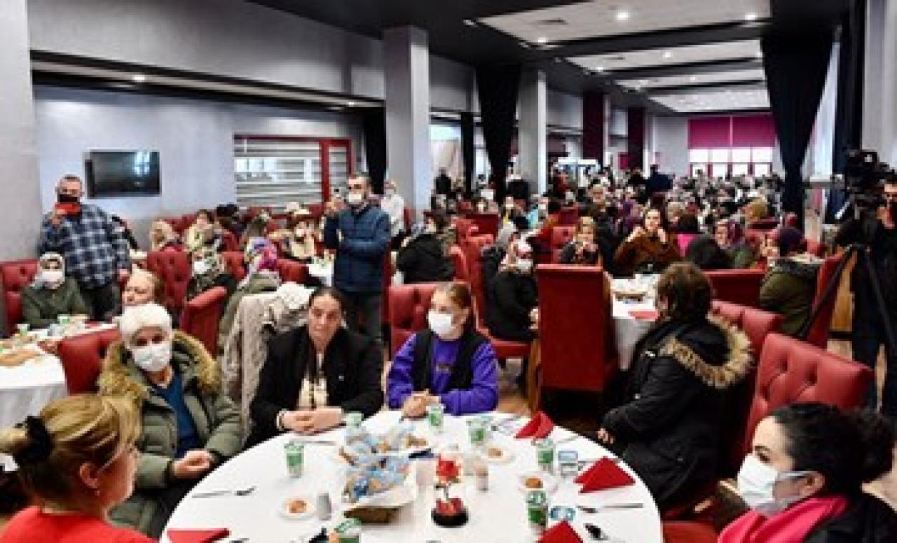 Binlerce kadın sevgi sofrasında buluştu