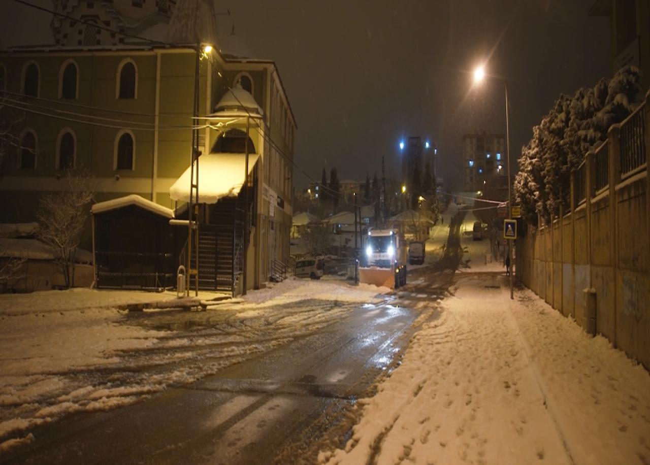 Tuzla’da Karla Mücadele Çalışmaları Gece Boyunca Sürdü