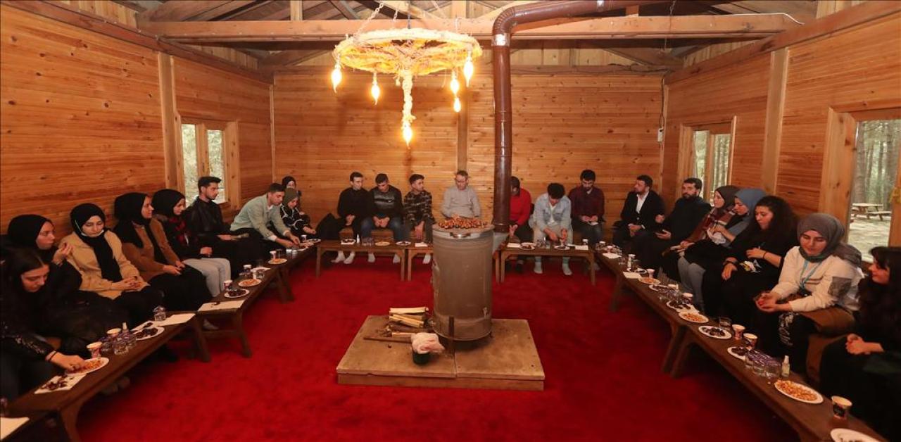 BAŞKAN KARTOĞLU GENÇLERLE ŞAMLAR’DA BULUŞTU