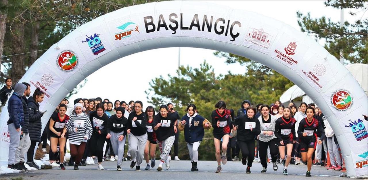 BAŞAKŞEHİR’DE SINIRLARI ZORLAYAN KROS YARIŞMALARI BAŞLADI