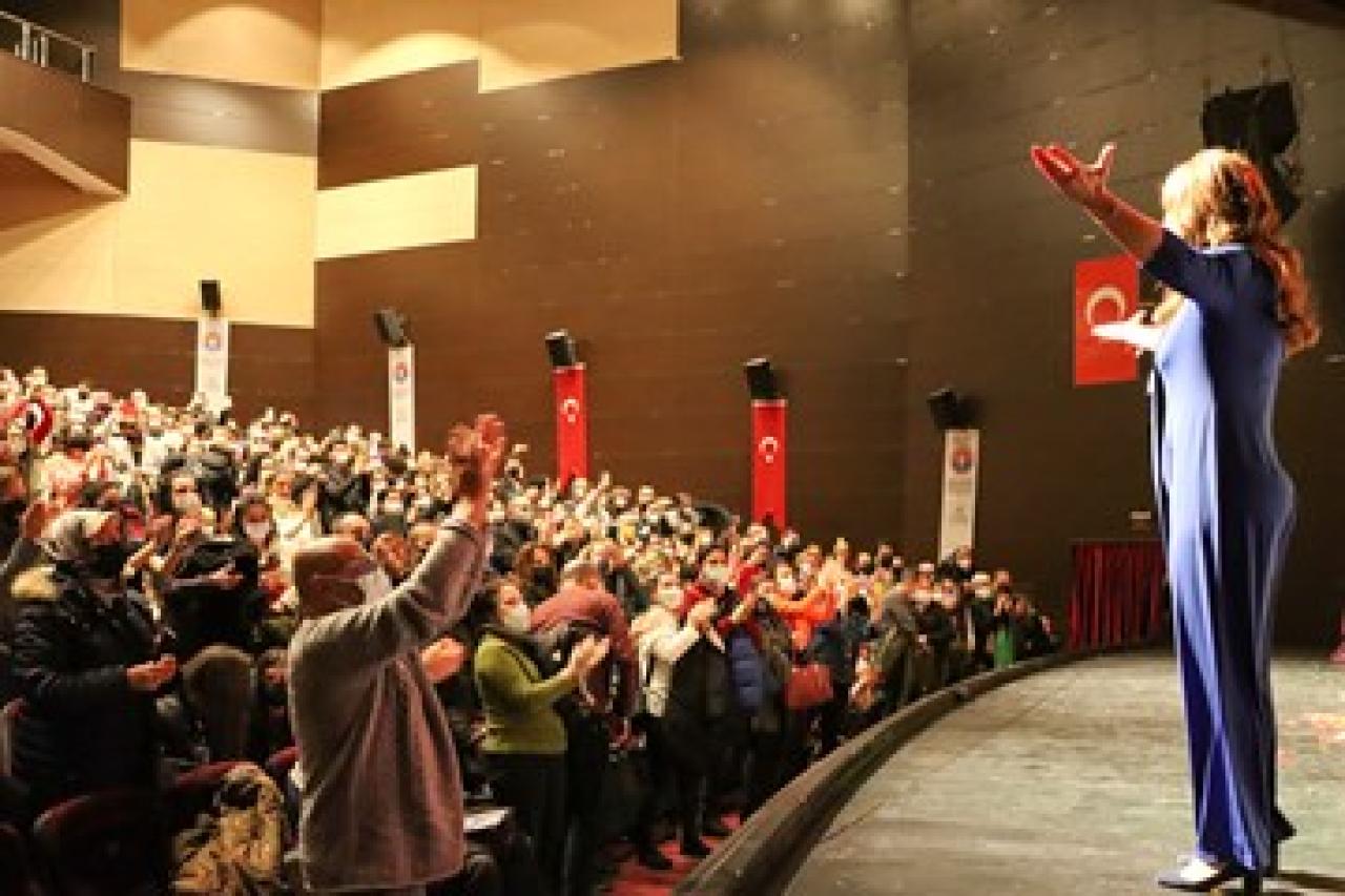 Berna Laçin ‘Hayal sattı’, biz ayakta alkışladık