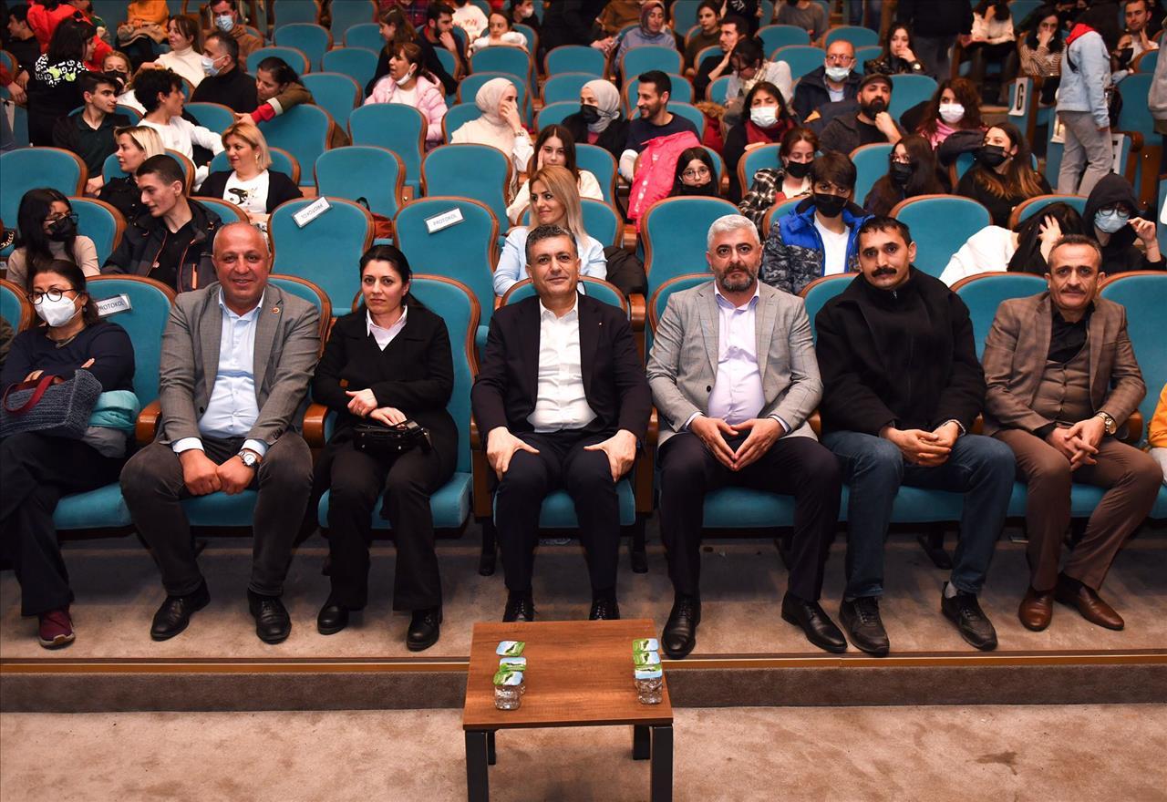 Dünya Tiyatro Günü’ne Özel: “Tavşan Tavşanoğlu”