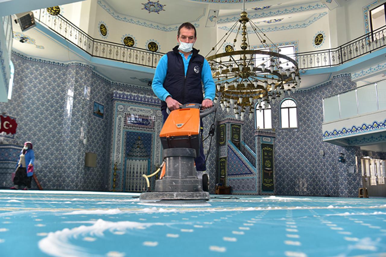 Tuzla’da İlk Teravih Namazı Öncesinde Tüm Camiler Temizlendi