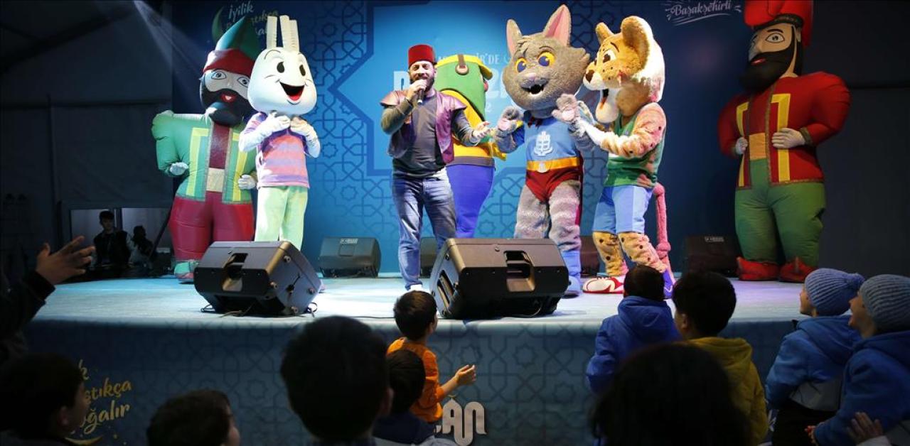 BAŞAKŞEHİR KENT MEYDANI ÇOCUKLARLA ŞENLENDİ