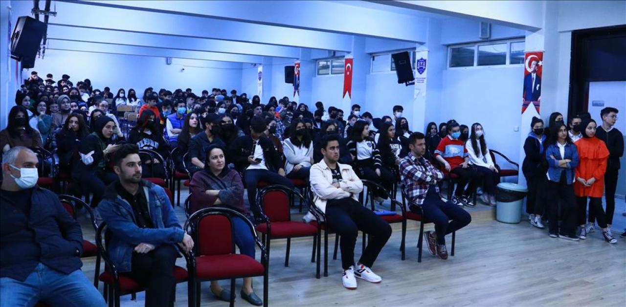 İSTANBUL GENÇLİK OYUNLARI HEYECANINA ESENYURTLU GENÇLER DE KATILDI