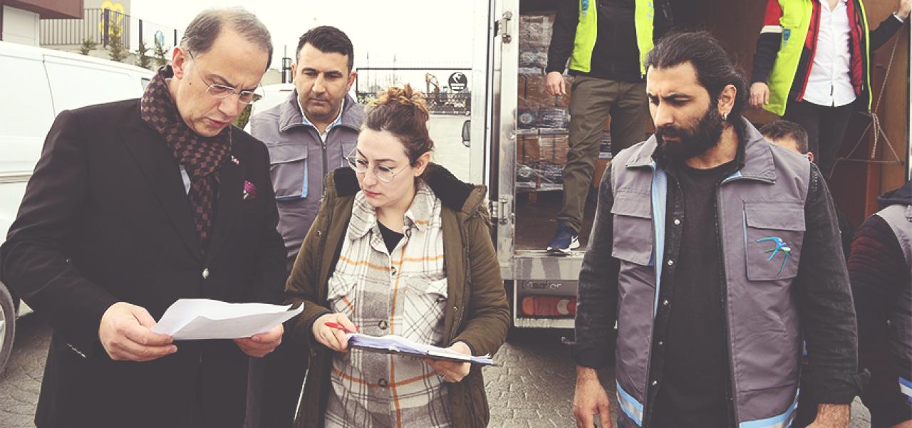 İHTİYAÇ SAHİBİ AİLELERE RAMAZAN KOLİSİ YARDIMI