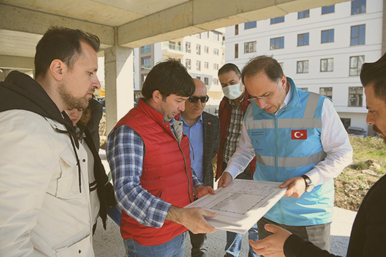 ÖĞRETMEN FEDAİ ALTUN KAPALI SPOR TESİSİ HIZLA YÜKSELİYOR