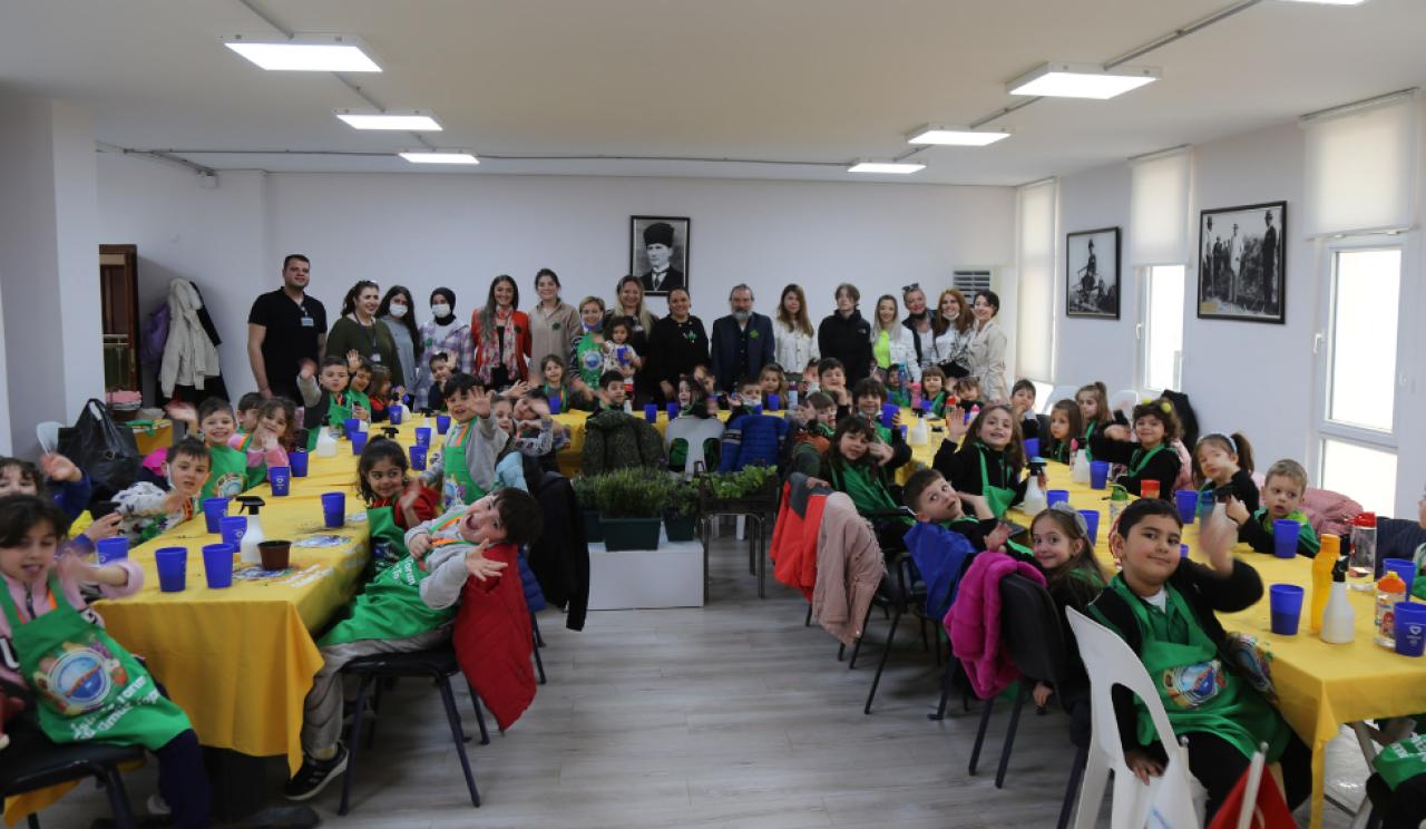 Miniklere tohumdan fide yetiştirme eğitimi verildi