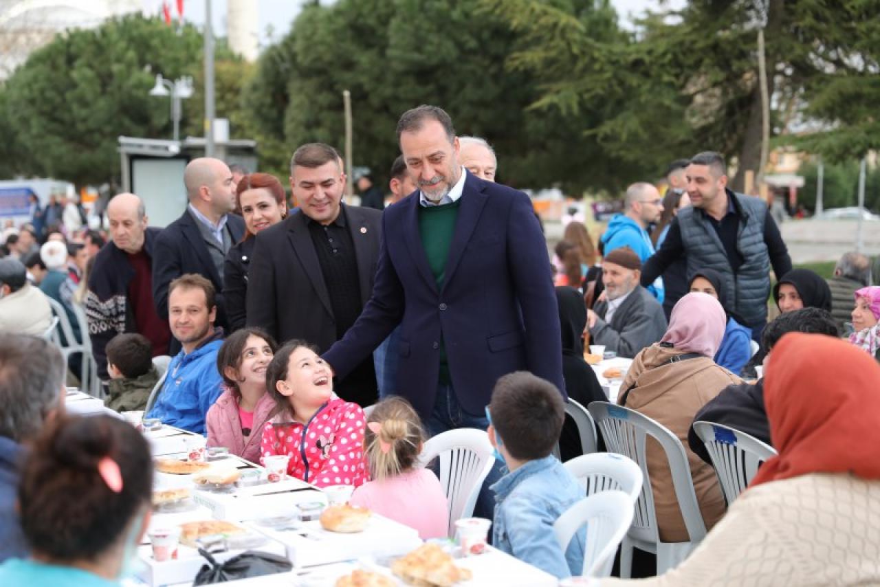 GÖNÜL SOFRALARI DOLUP TAŞIYOR