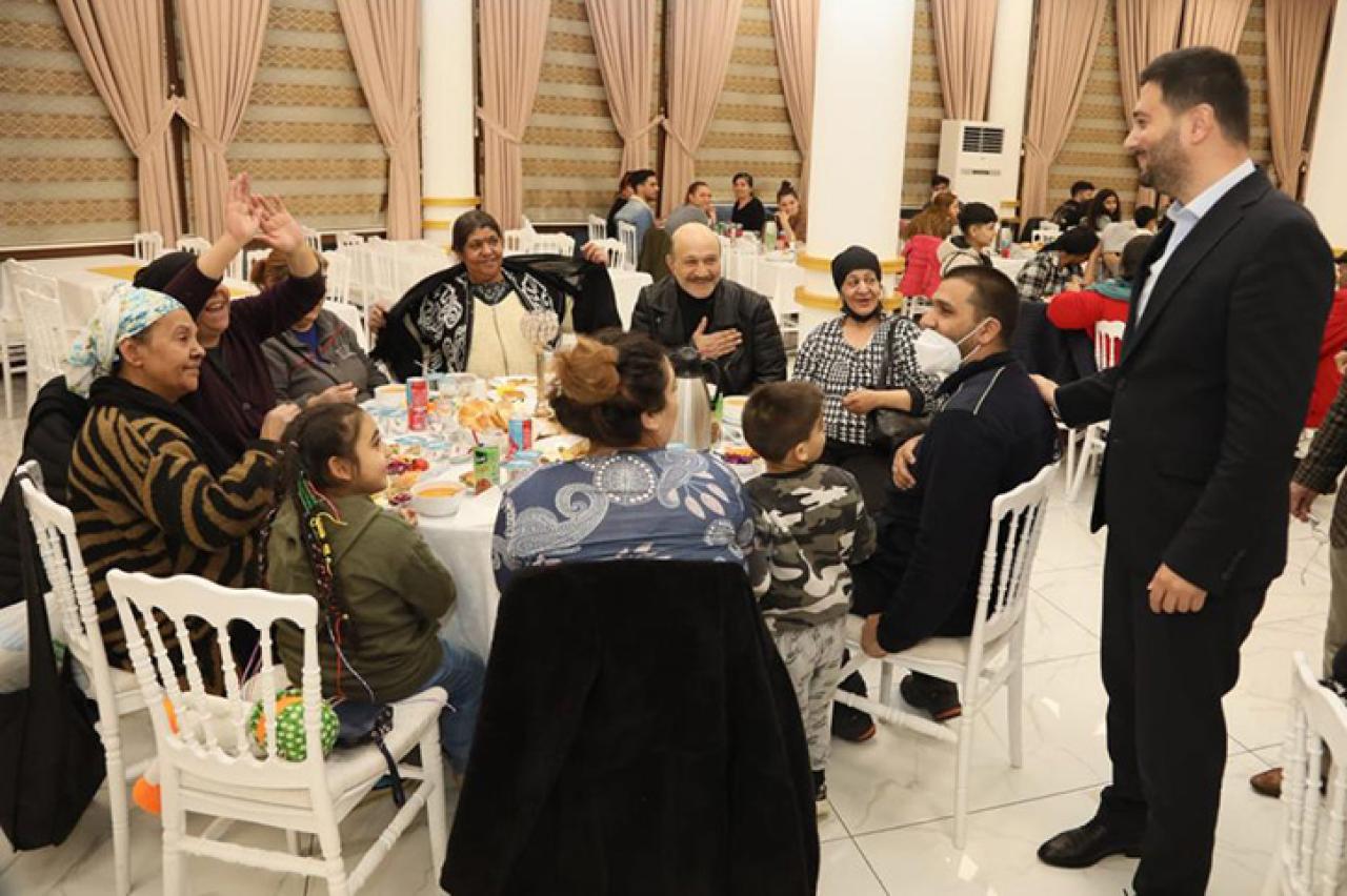 BAŞKAN ÖZTEKİN ROMAN VATANDAŞLARLA BİR ARAYA GELDİ