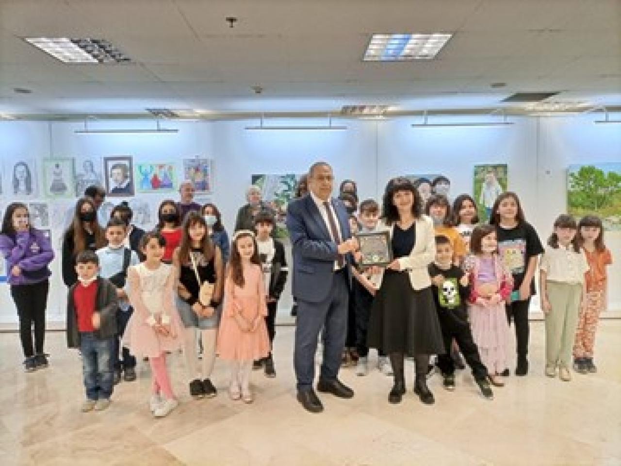 Dünya Sanat Günü için Maltepe'de '7'den 70'e' sergi 