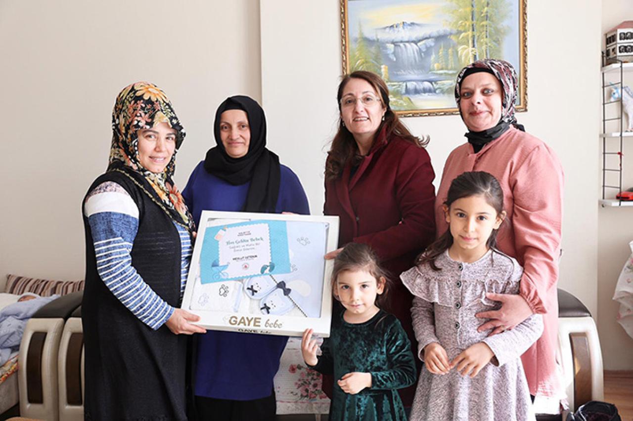 YENİ DOĞAN BEBEKLERİN İLK HEDİYESİ KAĞITHANE BELEDİYESİ'NDEN