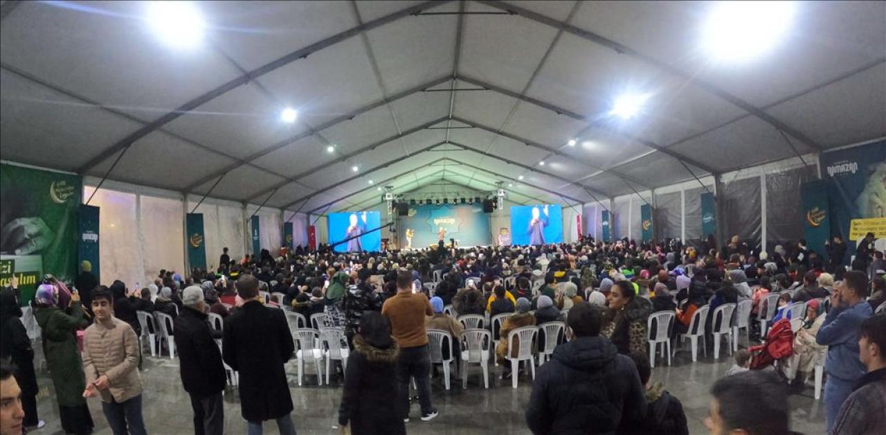 NİHAT HATİPOĞLU BAŞAKŞEHİRLİLERLE BULUŞTU