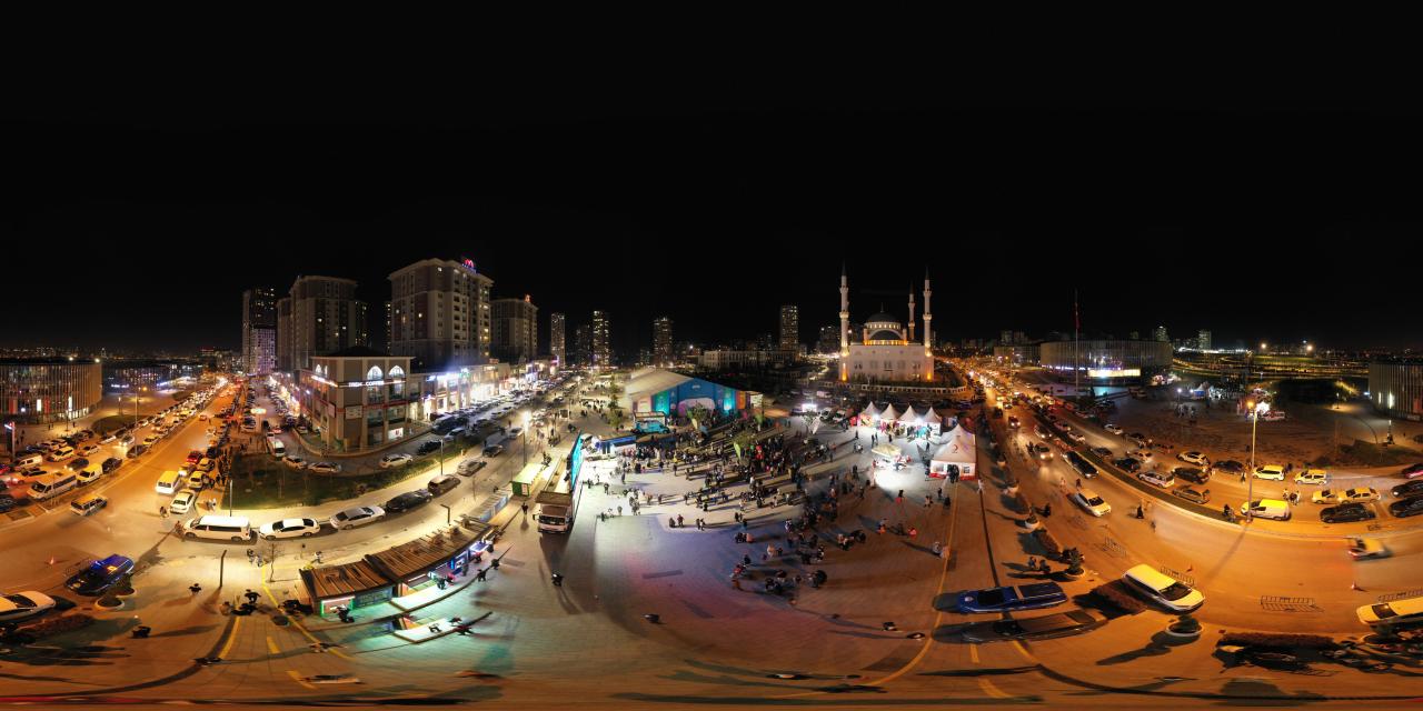 BAŞAKŞEHİR KENT MEYDANI’NDA RAMAZAN COŞKUSU SÜRÜYOR