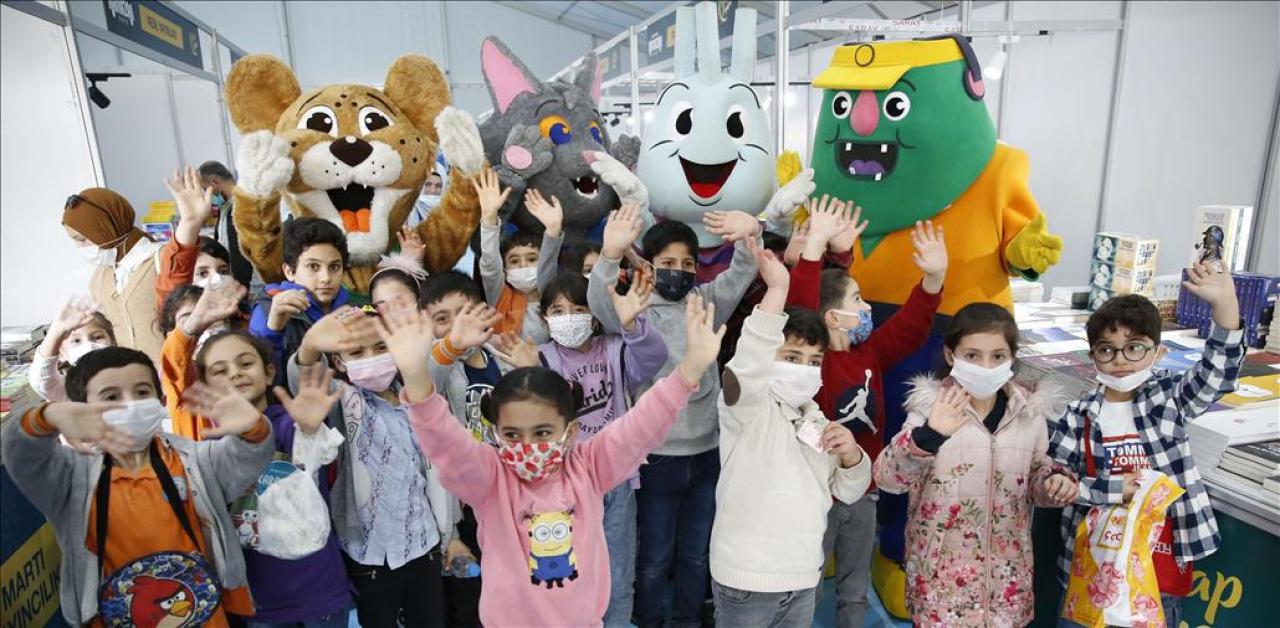 BAŞAKGİLLER, KİTAP FUARINDA ÇOCUKLARLA BULUŞTU