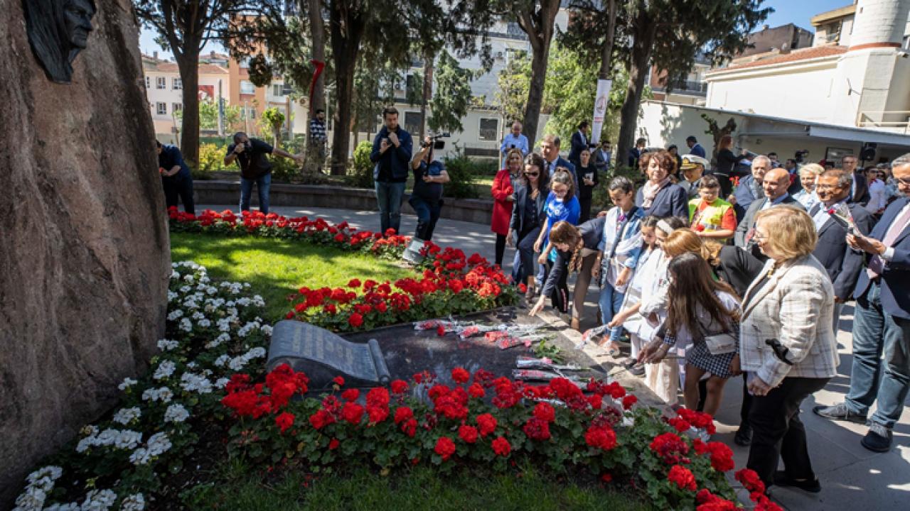 Zübeyde Hanım Anneler Gününde anıldı