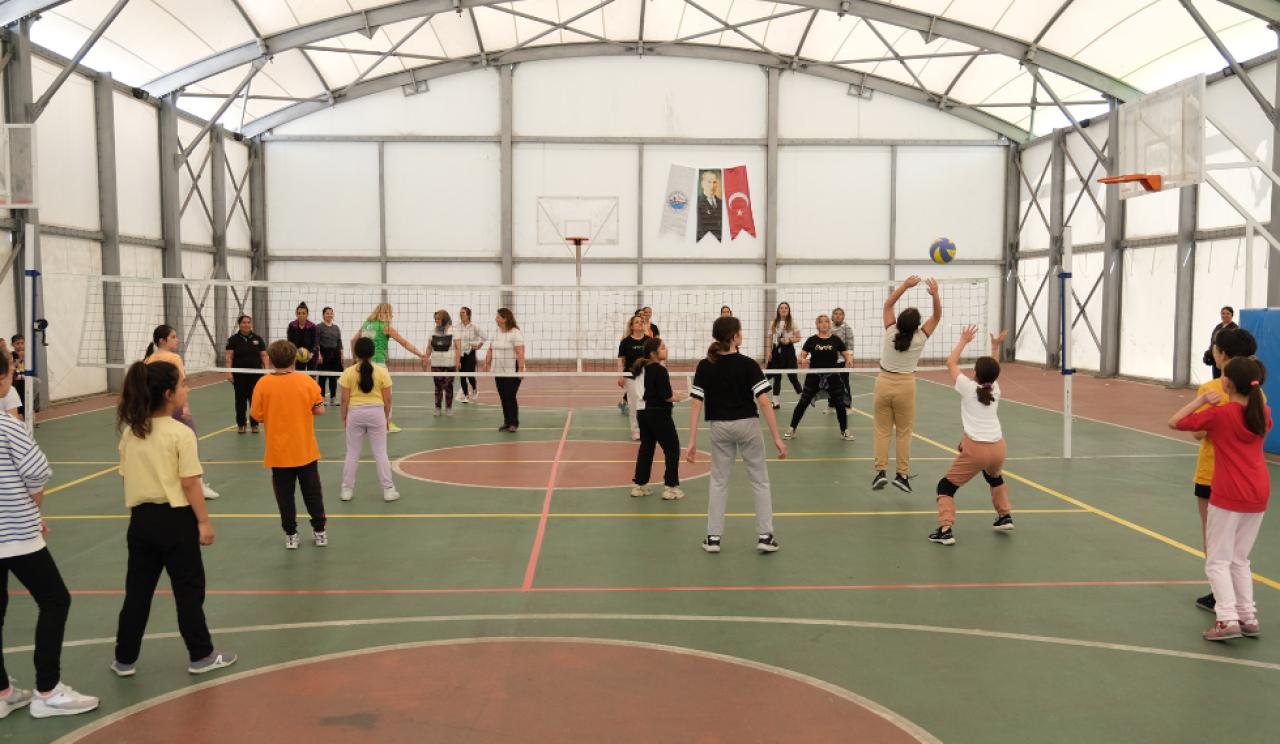 Büyükçekmece’de Anneler Günü renkli ve anlamlı etkinliklerle kutlandı