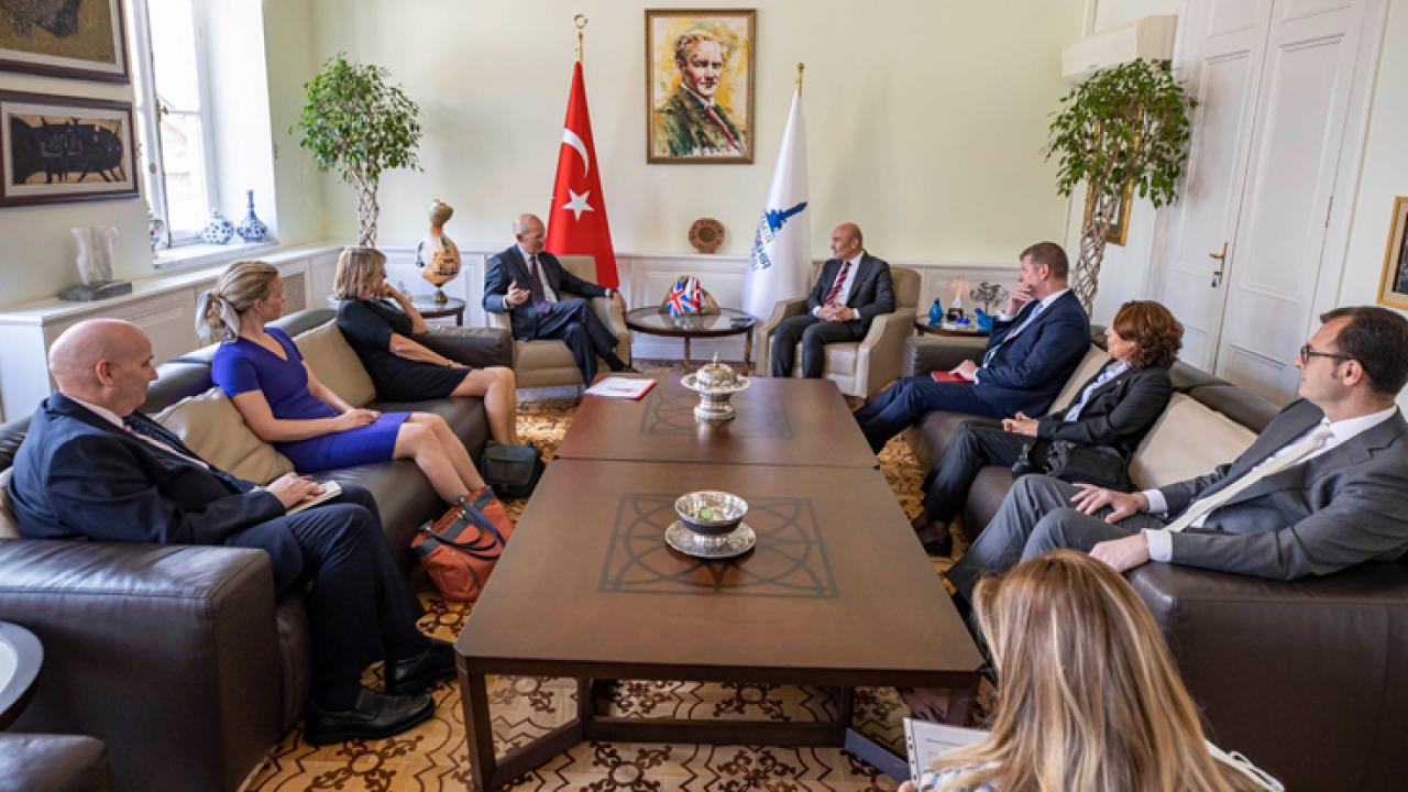 ​İngiltere Büyükelçisi’nden İzmir Büyükşehir Belediyesi’ne ziyaret