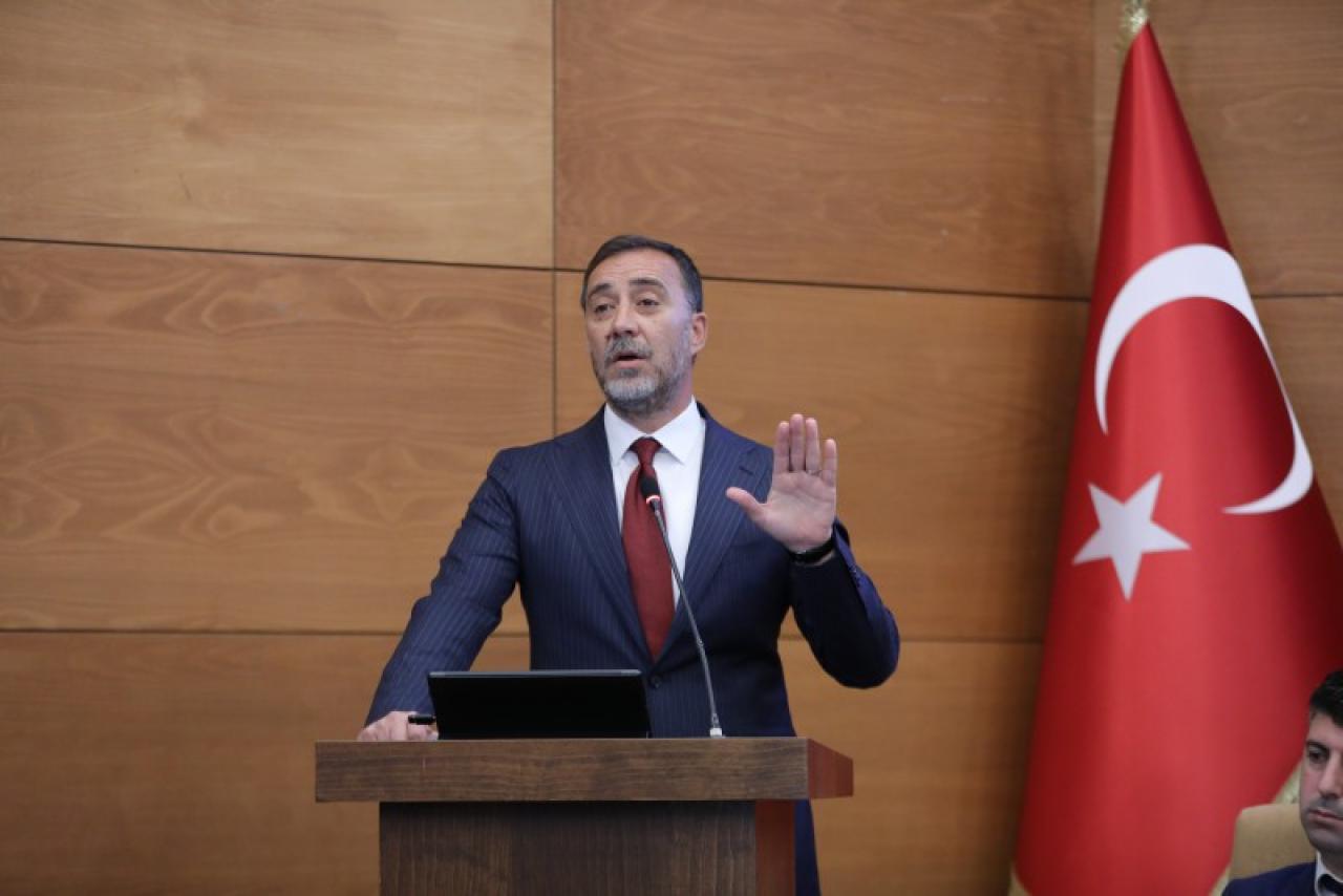 BAŞKAN YILMAZ: “BU ŞEHİRDE AYAKLARINI ÇELME ATMAK İÇİN KULLANANLAR VAR!”