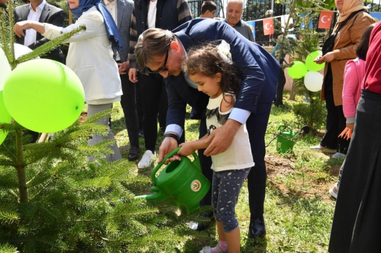 Bahçelievler’de Okullar Yeşillendiriliyor