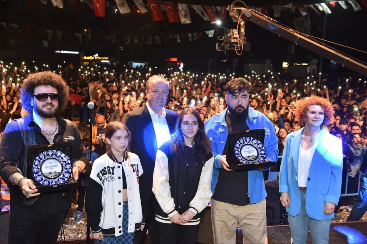 Avcılar Can Gox ve Eypio Konseri ile Coştu