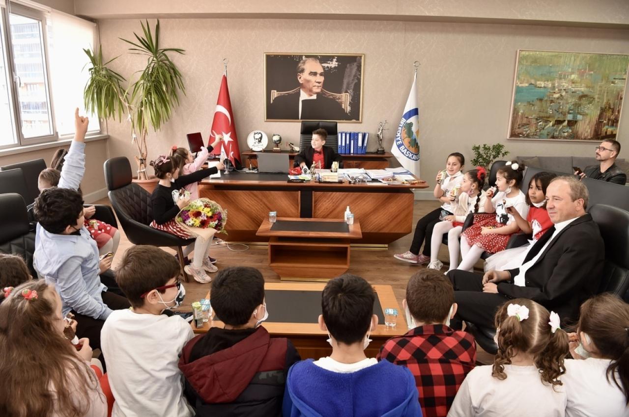 Başkan Hançerli makamını çocuklara emanet etti