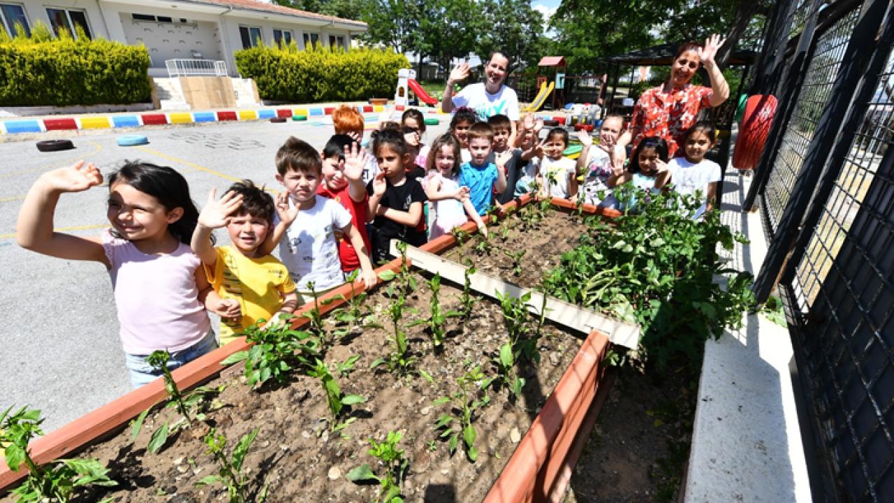 Toprak sevgisi İZELMAN Anaokulları’nda büyüyor