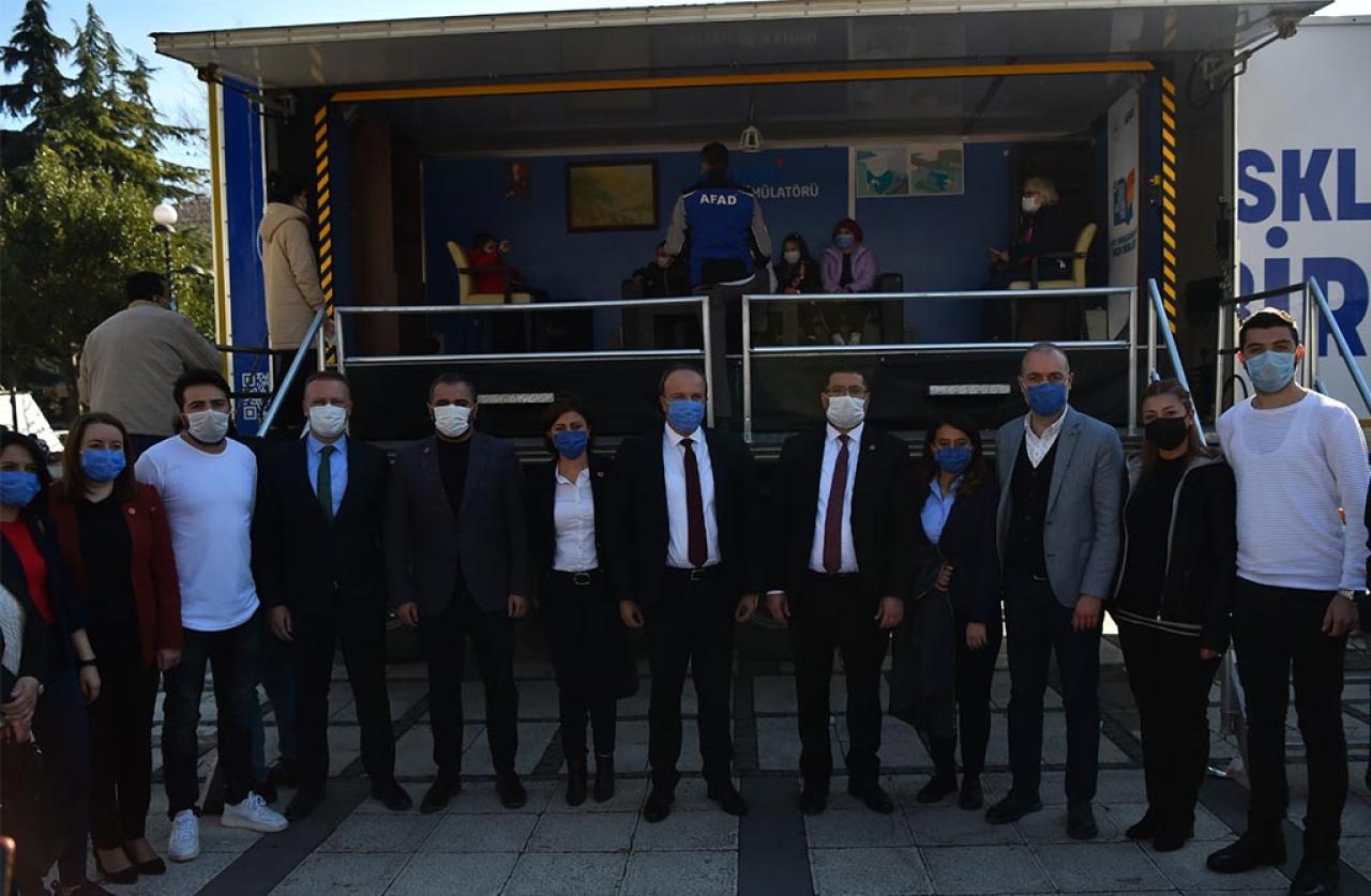 Avcılar Belediyesi ve AFAD işbirliği ile Avcılarlı vatandaşlara “Afet Farkındalık