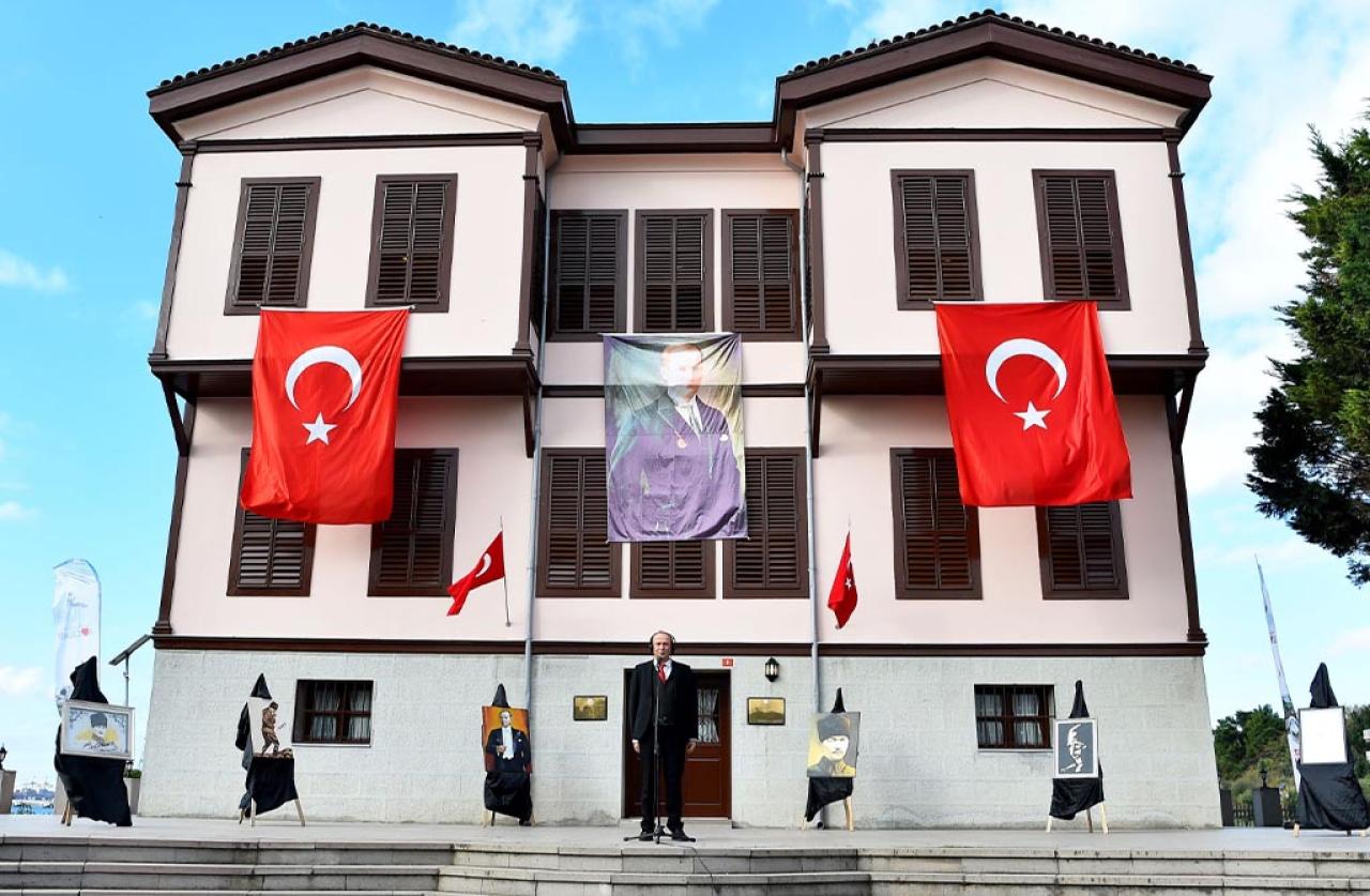 TURAN HANÇERLİ, 10 KASIM’DA ATATÜRK’Ü EVİNDE ANDI