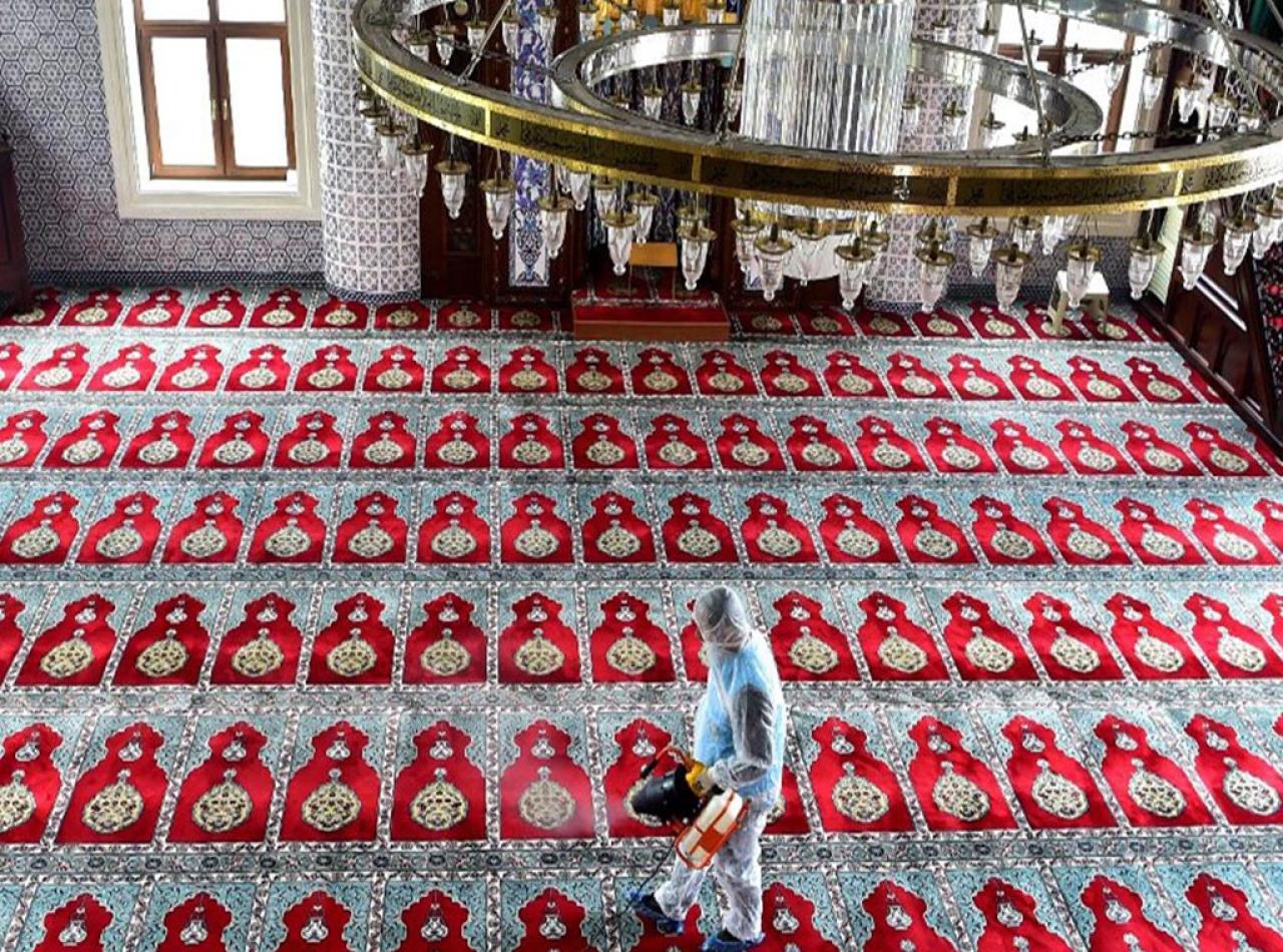 AVCILAR’DA CAMİLER İBADETE HAZIRLANDI