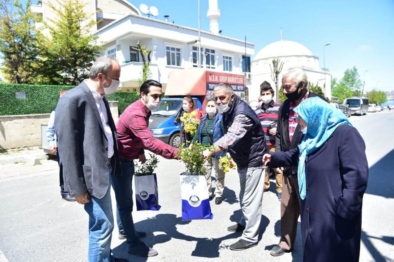 BAŞKAN HANÇERLİ’DEN AVCILARLI ANNELERE “ANNELER GÜNÜ” SÜRPRİZİ