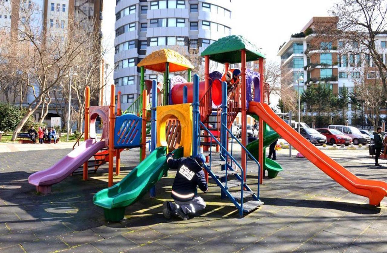 AVCILAR’DA ÇOCUK PARKLARI BAHARA HAZIRLANIYOR