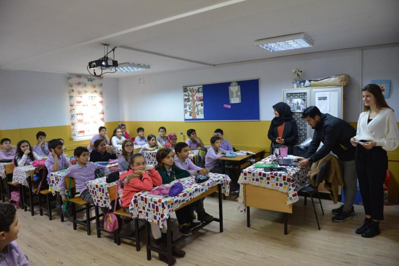 AVCILAR’DA ÖĞRENCİLERE YÖNELİK SEMİNERLER BAŞLADI