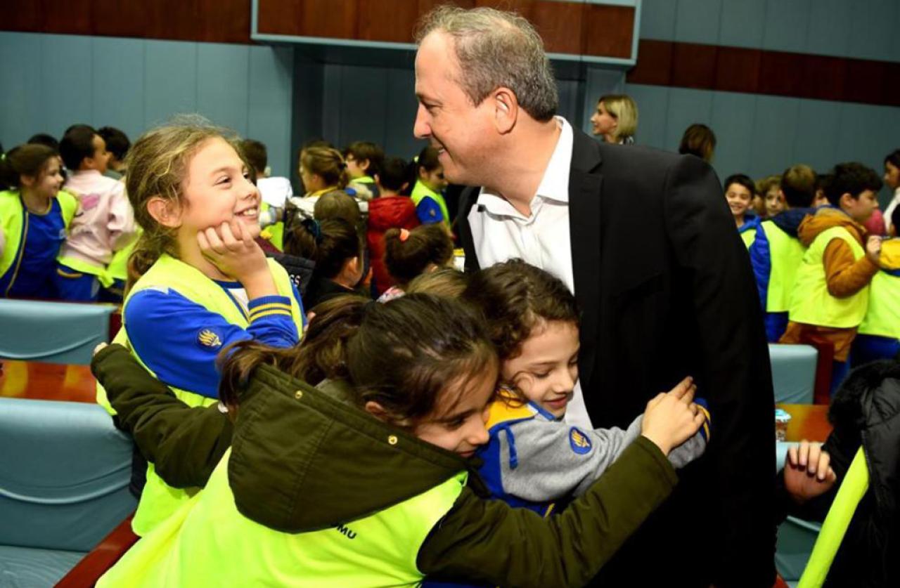 ÇOCUKLARDAN BAŞKAN HANÇERLİ’YE ZİYARET