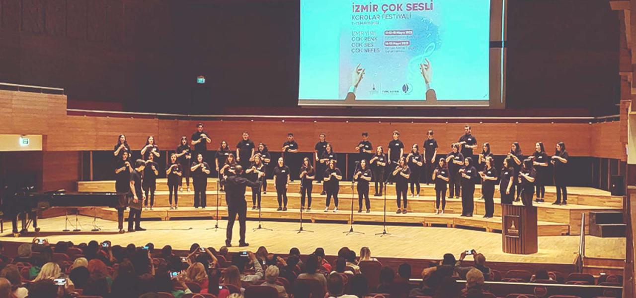 BEYLİKDÜZÜ ÇOKSESLİ GENÇLİK KOROSU’NA İZMİR’DEN ÖDÜL