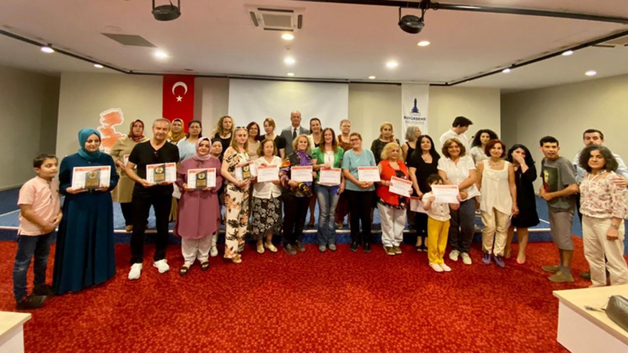 “Mahallemizin Kadınları Sinema Yapıyor” projesi ilk mezunlarını verdi