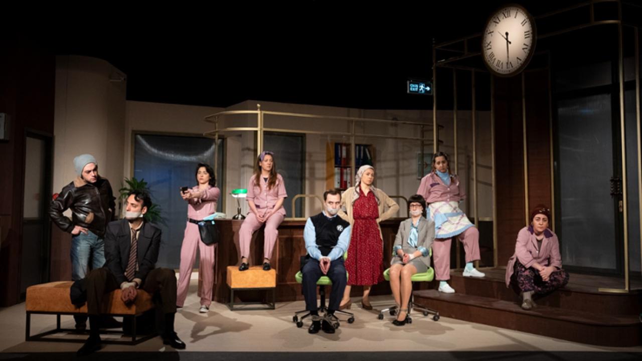 İzmir Şehir Tiyatroları’na 8 ödül birden!