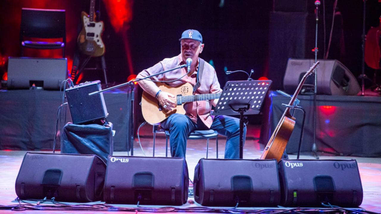 Bülent Ortaçgil'den Kültürpark'ta 50. yıl konseri