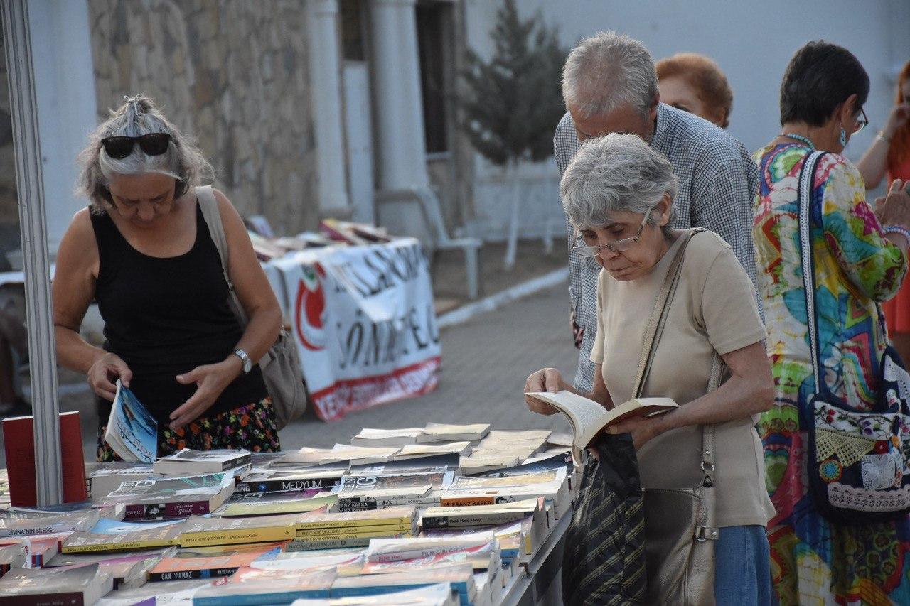 5. Edremit Kitap Fuarı Devam Ediyor