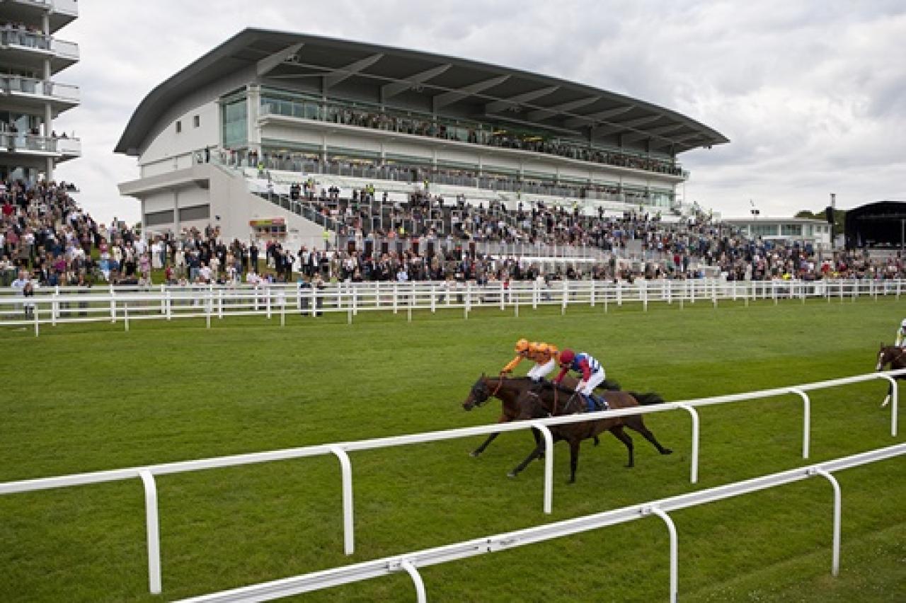 29 Ağustos Pazartesi Birleşik Krallık Epsom Downs yarış programı ve erken bahis oranları belli oldu