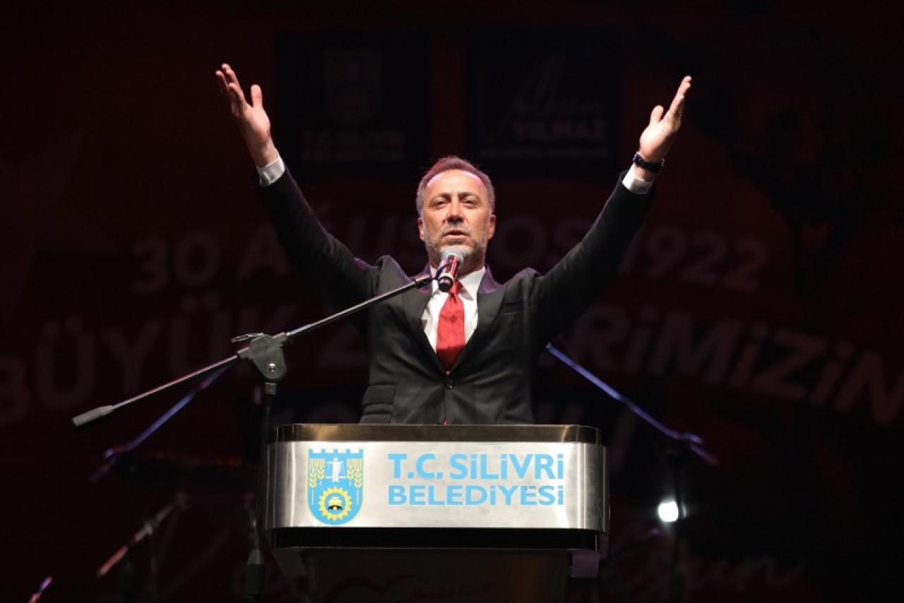 SİLİVRİ’DE ZAFER BAYRAMI FENER ALAYI VE KONSERLE KUTLANDI