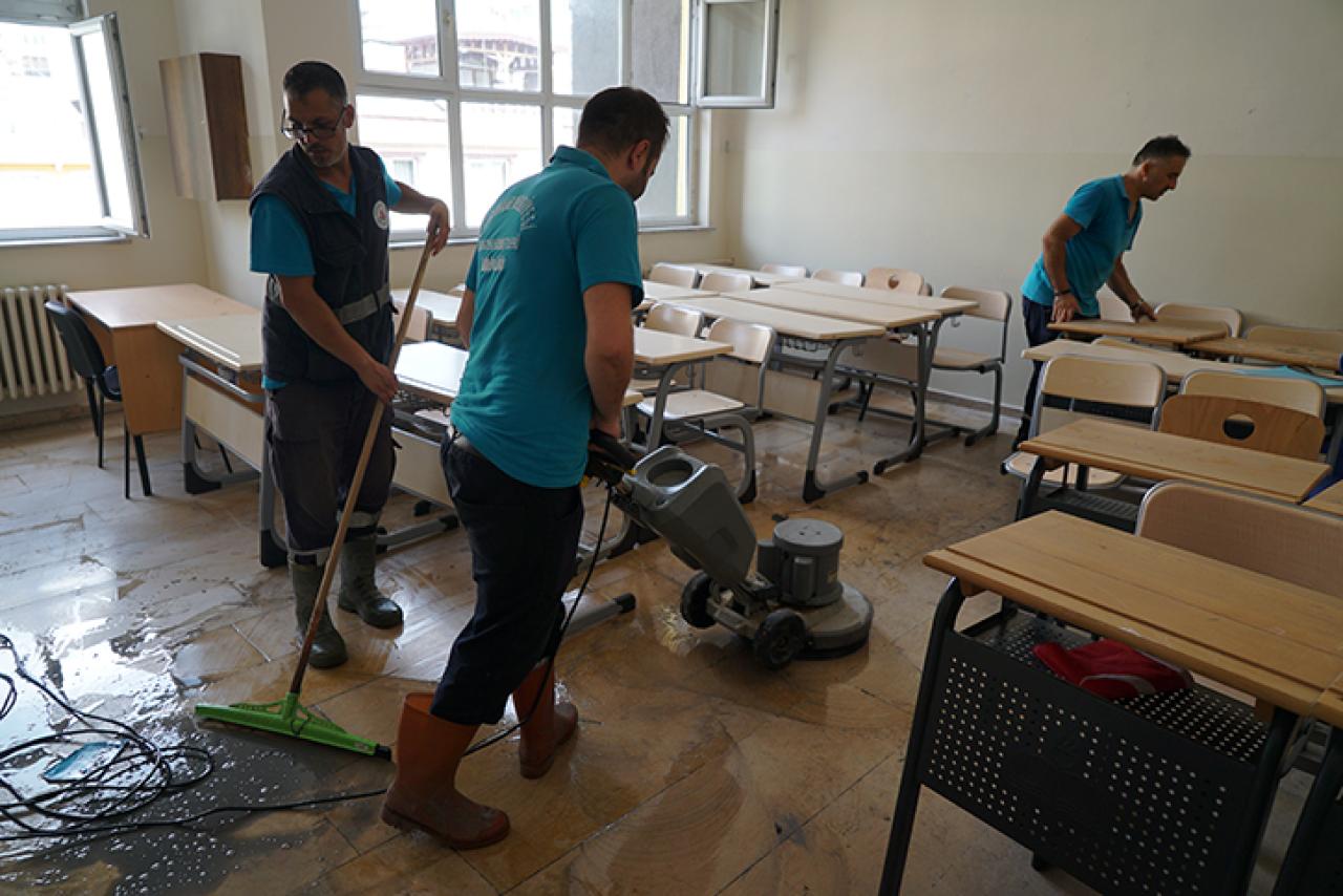 KAĞITHANE BELEDİYESİ OKULLARI YENİ DÖNEME HAZIRLIYOR