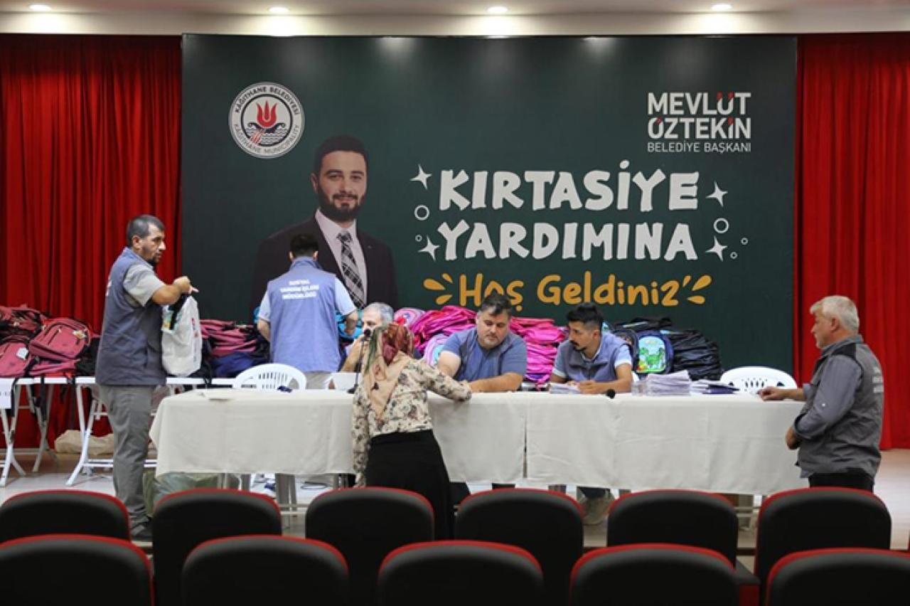 KÂĞITHANE BELEDİYESİ 20 BİN ÖĞRENCİYE EĞİTİM YARDIMINDA BULUNDU