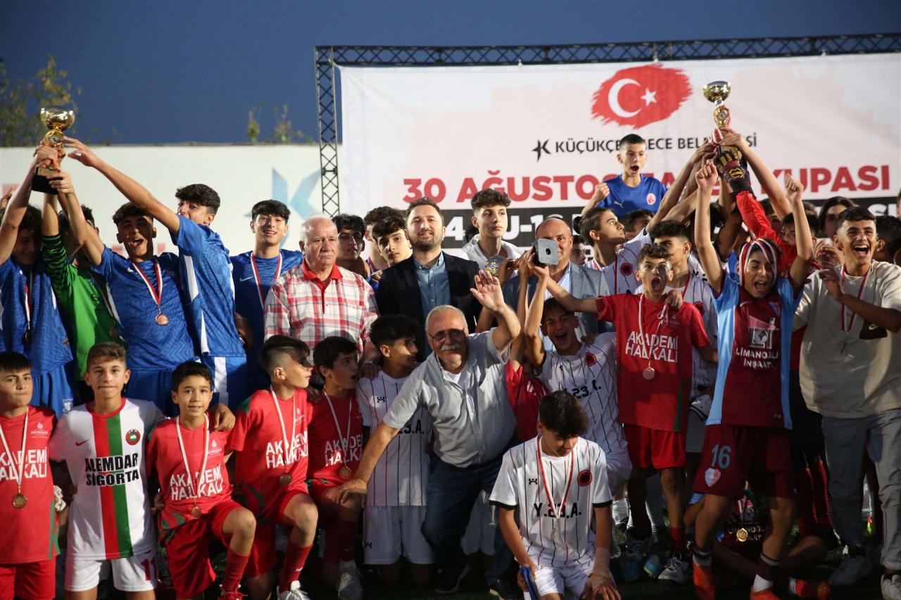 U-14 /U-16 FUTBOL TURNUVASI ŞAMPİYONLARI BELLİ OLDU