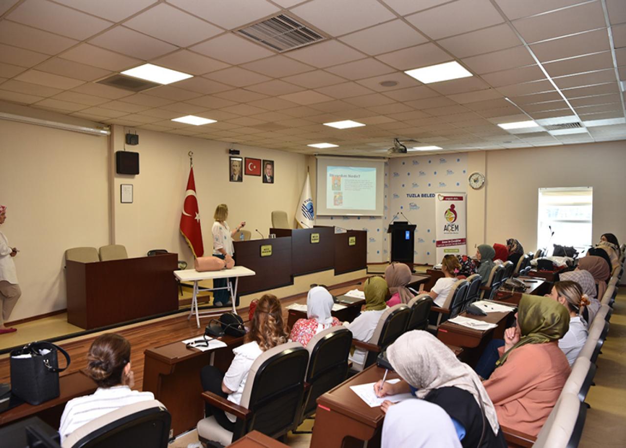 Anne Çocuk Eğitim Merkezi Öğretmenlerine İlk Yardım Eğitim
