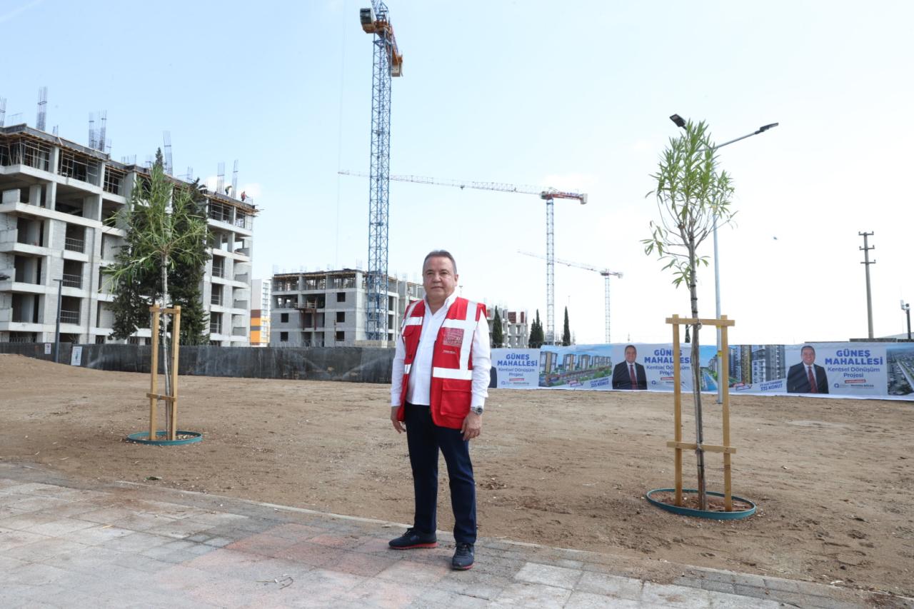 Başkan Böcek Güneş Mahallesi Kentsel Dönüşüm Projesi’ni İnceledi