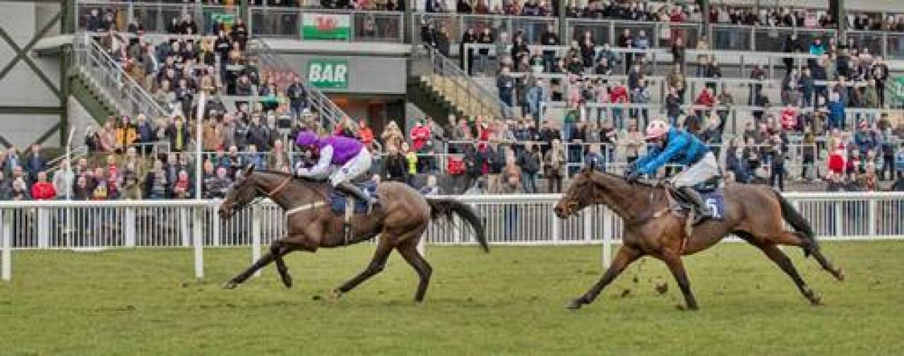 25 Eylül Pazar Ffos Las yarış programı ve erken bahis oranları belli oldu