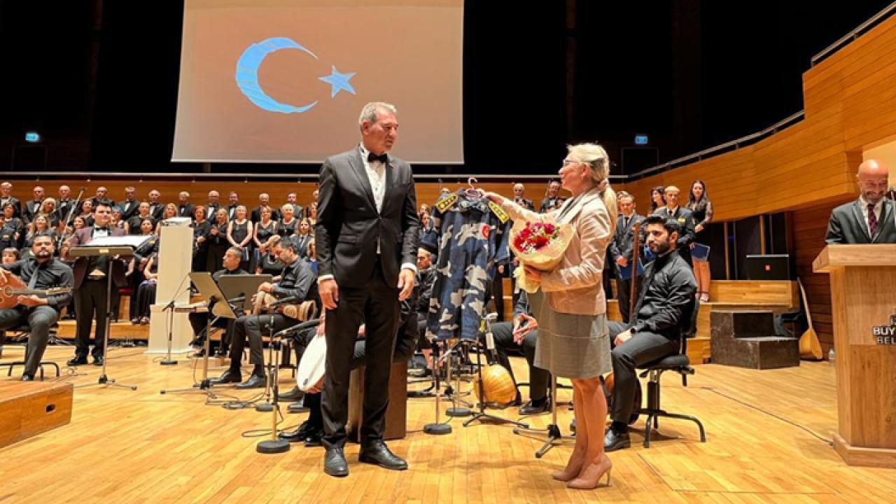 İtfaiye Haftası’nda İzmirli itfaiyeciler sahne aldı