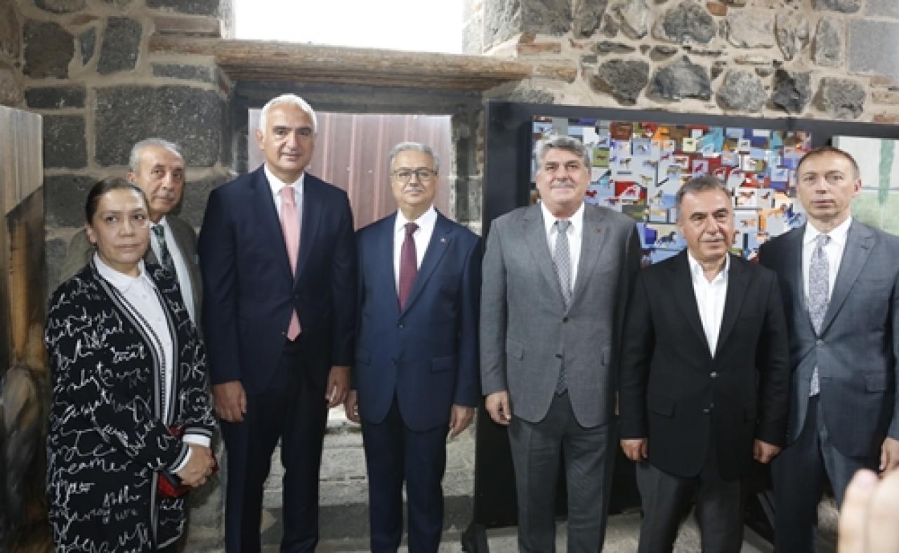 TJK 11. Resim Yarışması sergisi Sur Kültür Yolu Festivali’nde ziyarete açıldı